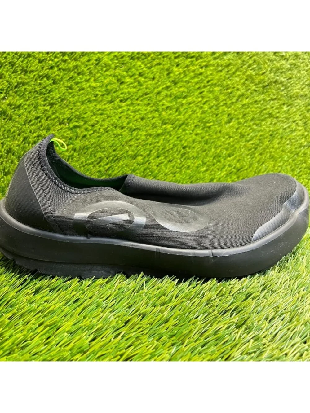 OOFOS OOmg EeZee Low Mens Size 11 Black Casual Athletic Slip On Recovery Shoes